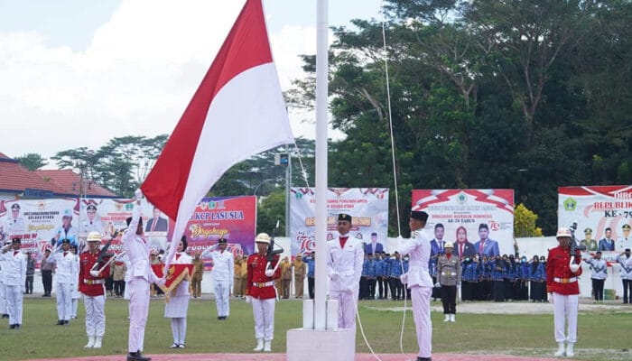 Pengibaran Duplikat Bendera Pusaka di Kolut Berlangsung Khidmat