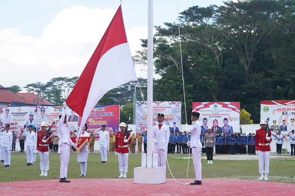 Pengibaran Duplikat Bendera Pusaka di Kolut Berlangsung Khidmat