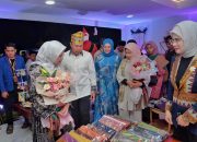 Kunjungi Stand Dekranasda Kendari, Gubernur Sultra Puji Keragaman Produk Lokal