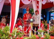 Kenakan Pakaian Adat Tolaki pada Upacara HUT Sultra, Gubernur Gaungkan